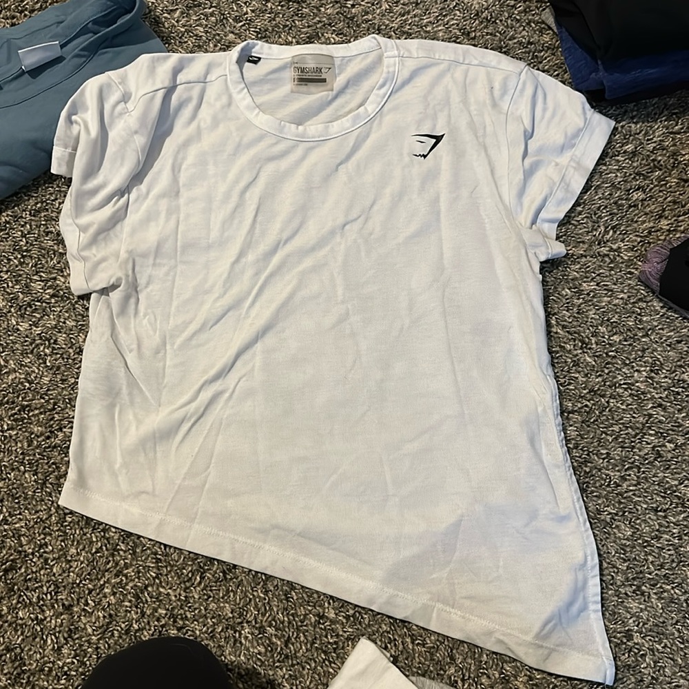 White gymshark slanted tie t shirt